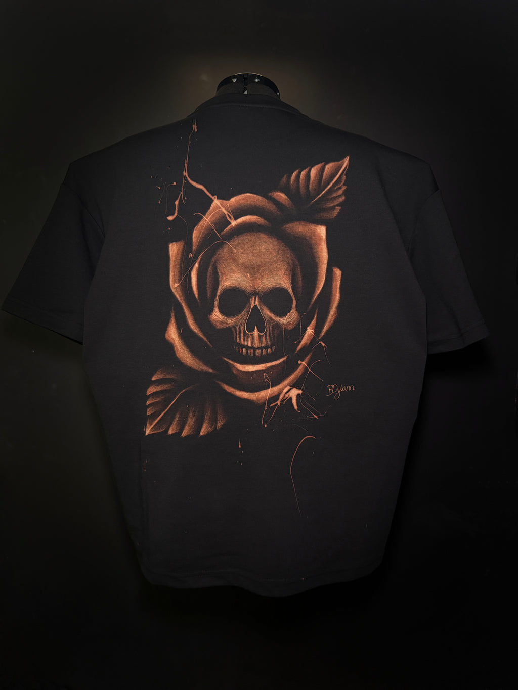 L T-Shirt - MORTICIA