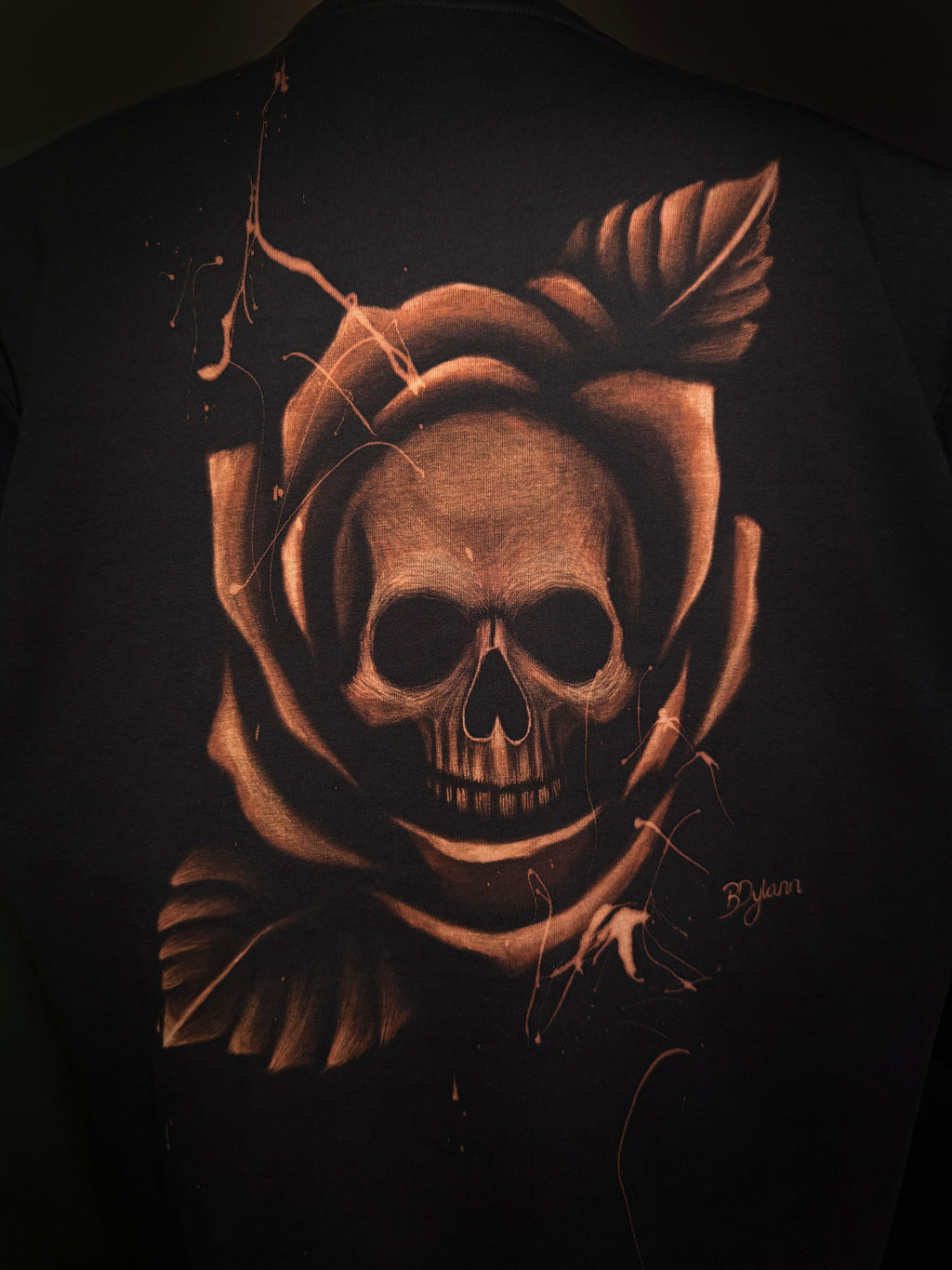 L T-Shirt - MORTICIA