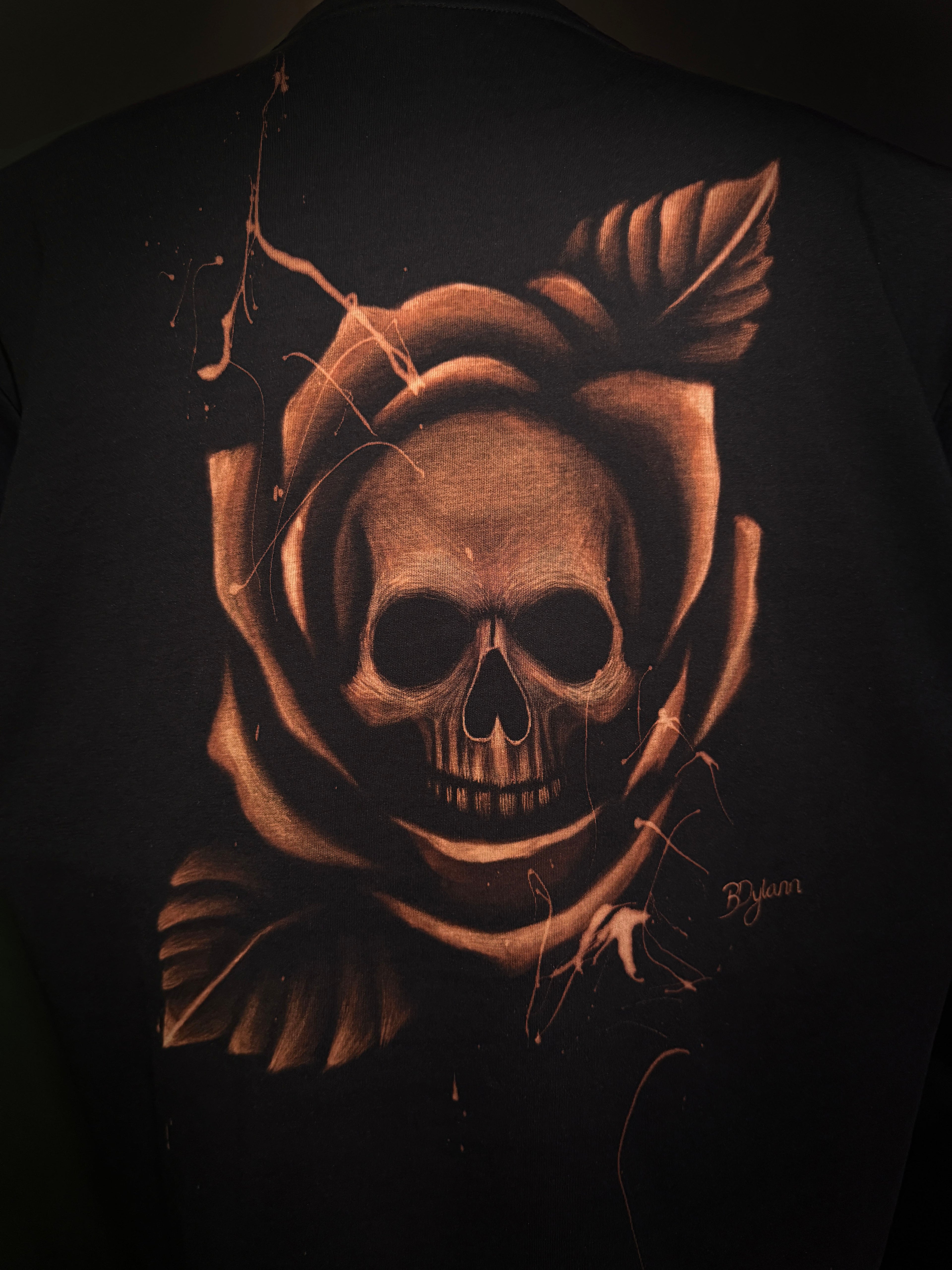 L T-Shirt - MORTICIA