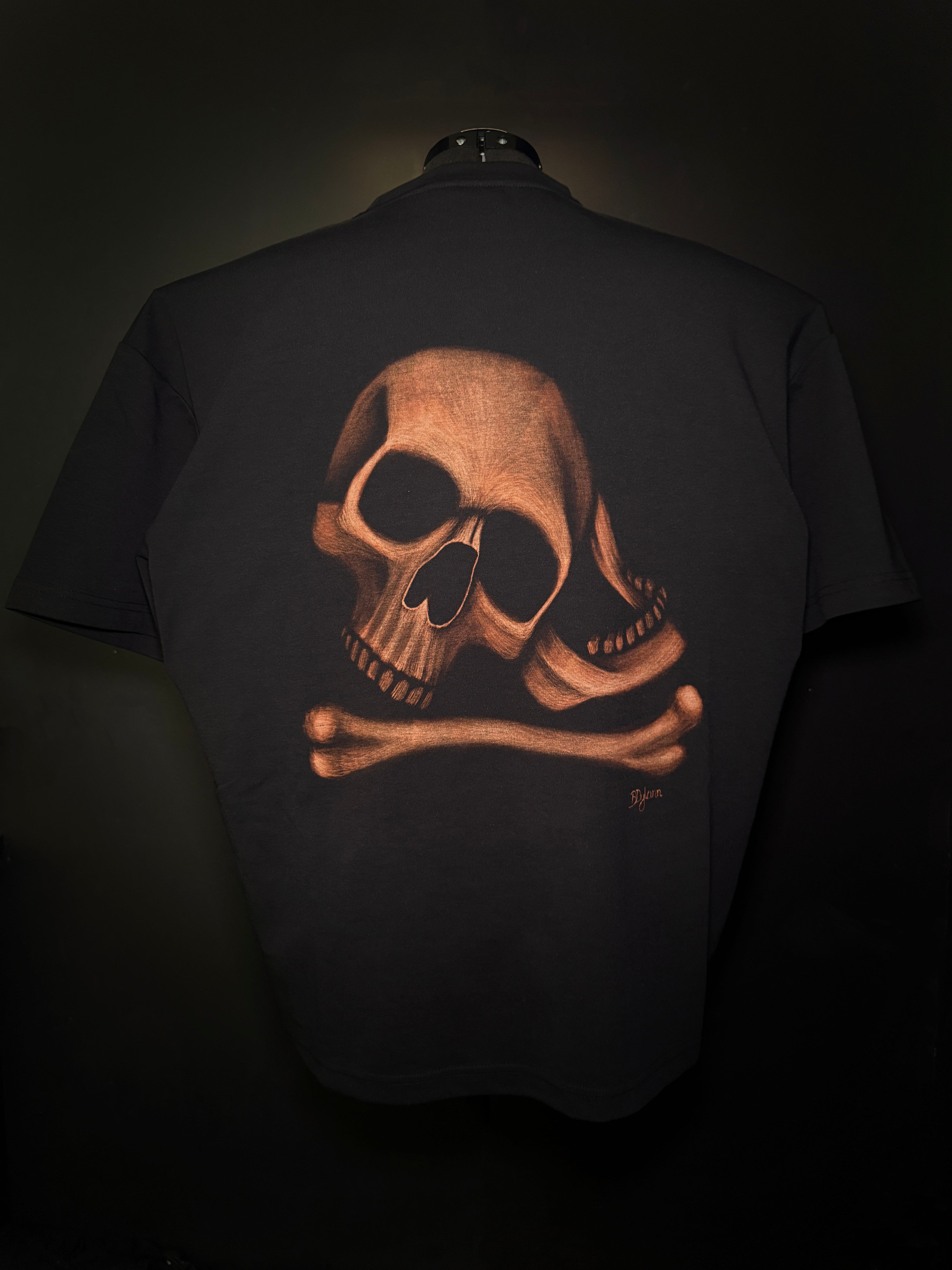 L T-Shirt - JOHN DOE